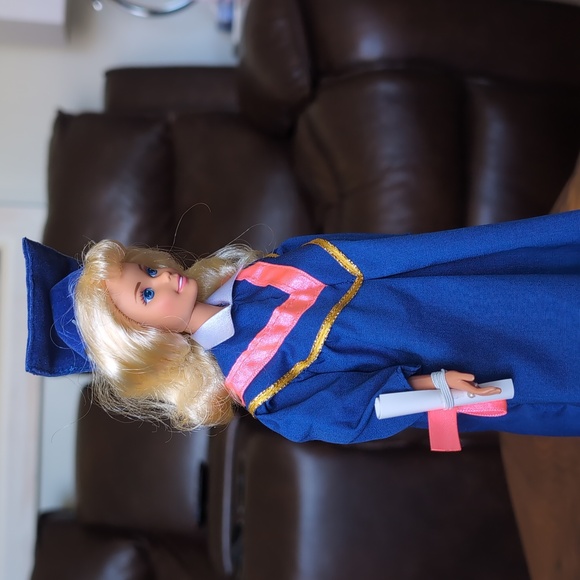Vintage Graduation Barbie Doll - Picture 6 of 7